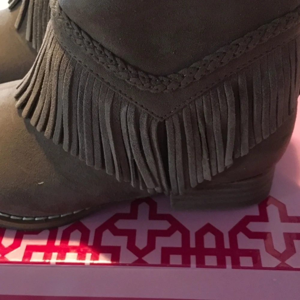 💕GB Sahara Sand gorgeous girls boots size 13 NWT